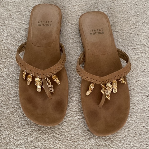 Stuart Weitzman cashew suede leather flip flops with gold shoe charms, 6.5 - Picture 11 of 11